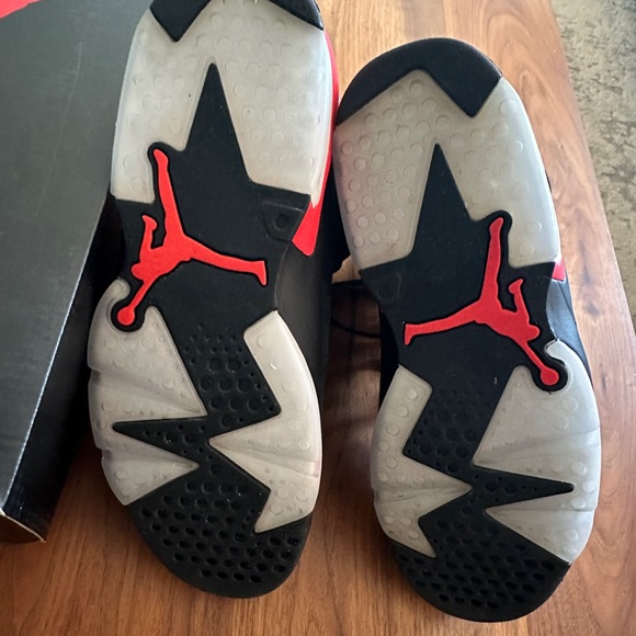 Jordan 6 Retro Infrared 2019 - size 8.5 main image 5